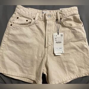 jean shorts      size:34      new (never worn)